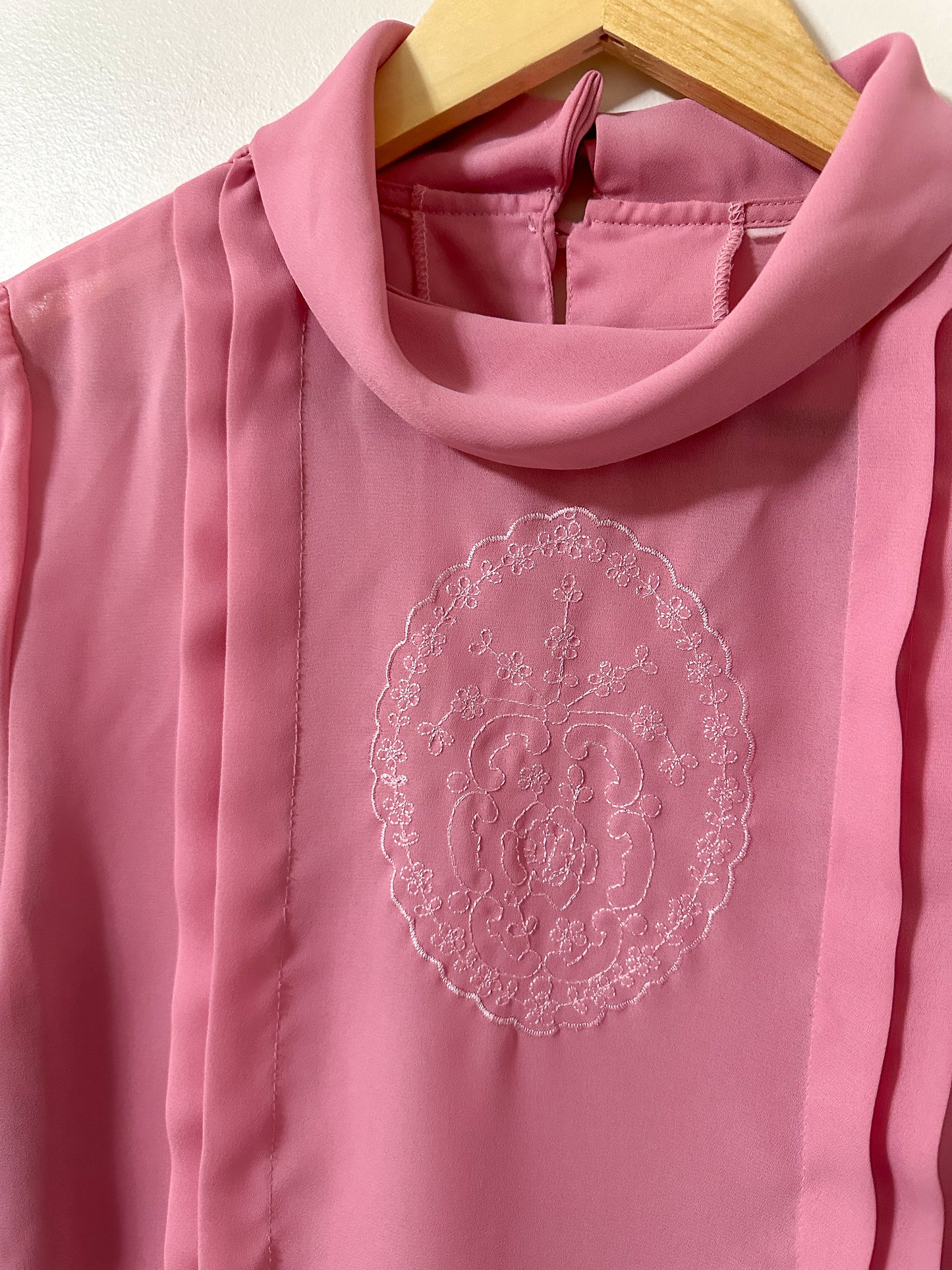 Vintage x Blush Pink Embroidered Blouse (M)