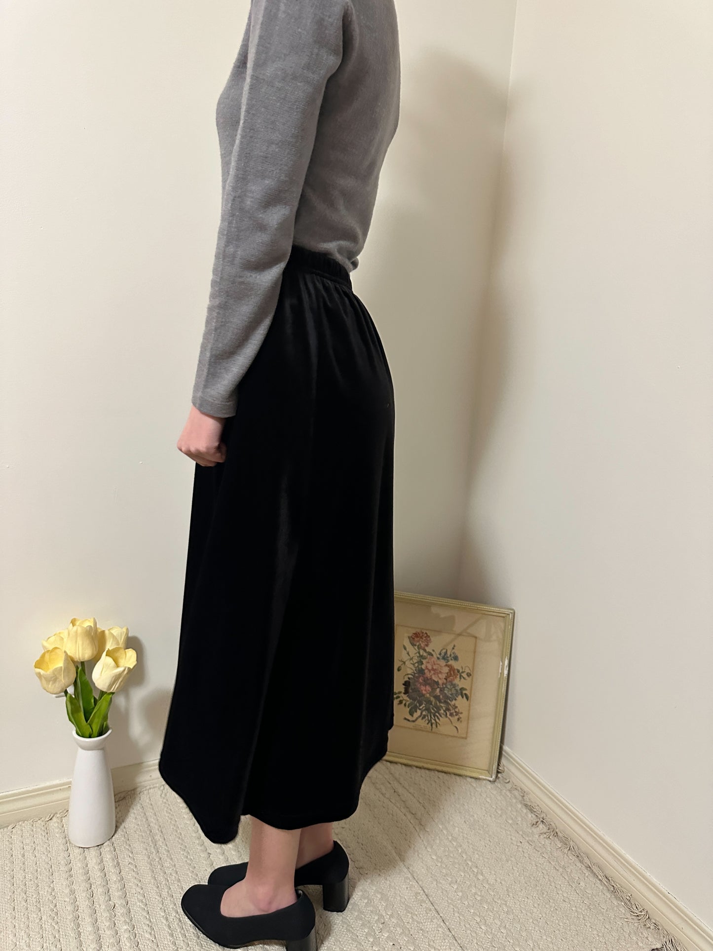 Vintage x Tradition Black Velvet Midi Skirt (S/M)