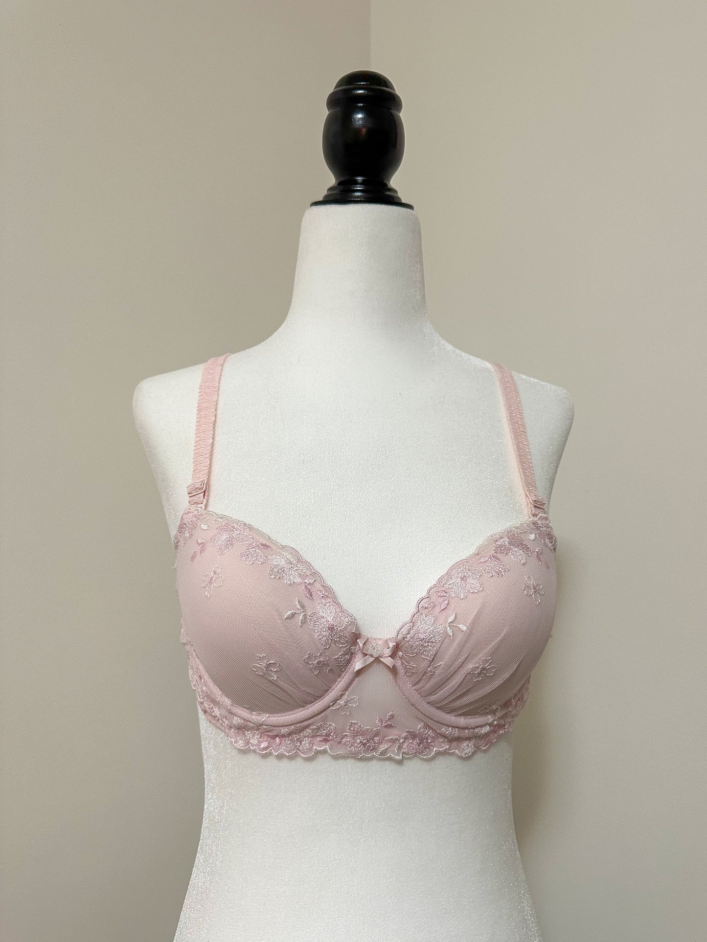 Vintage x Baby Pink Detailed Bra (36B)