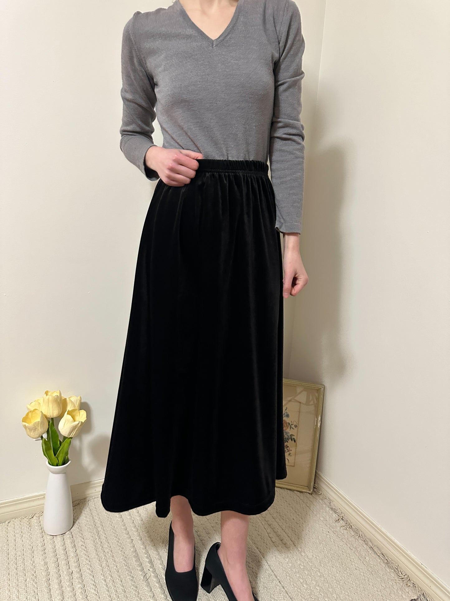 Vintage x Tradition Black Velvet Midi Skirt (S/M)