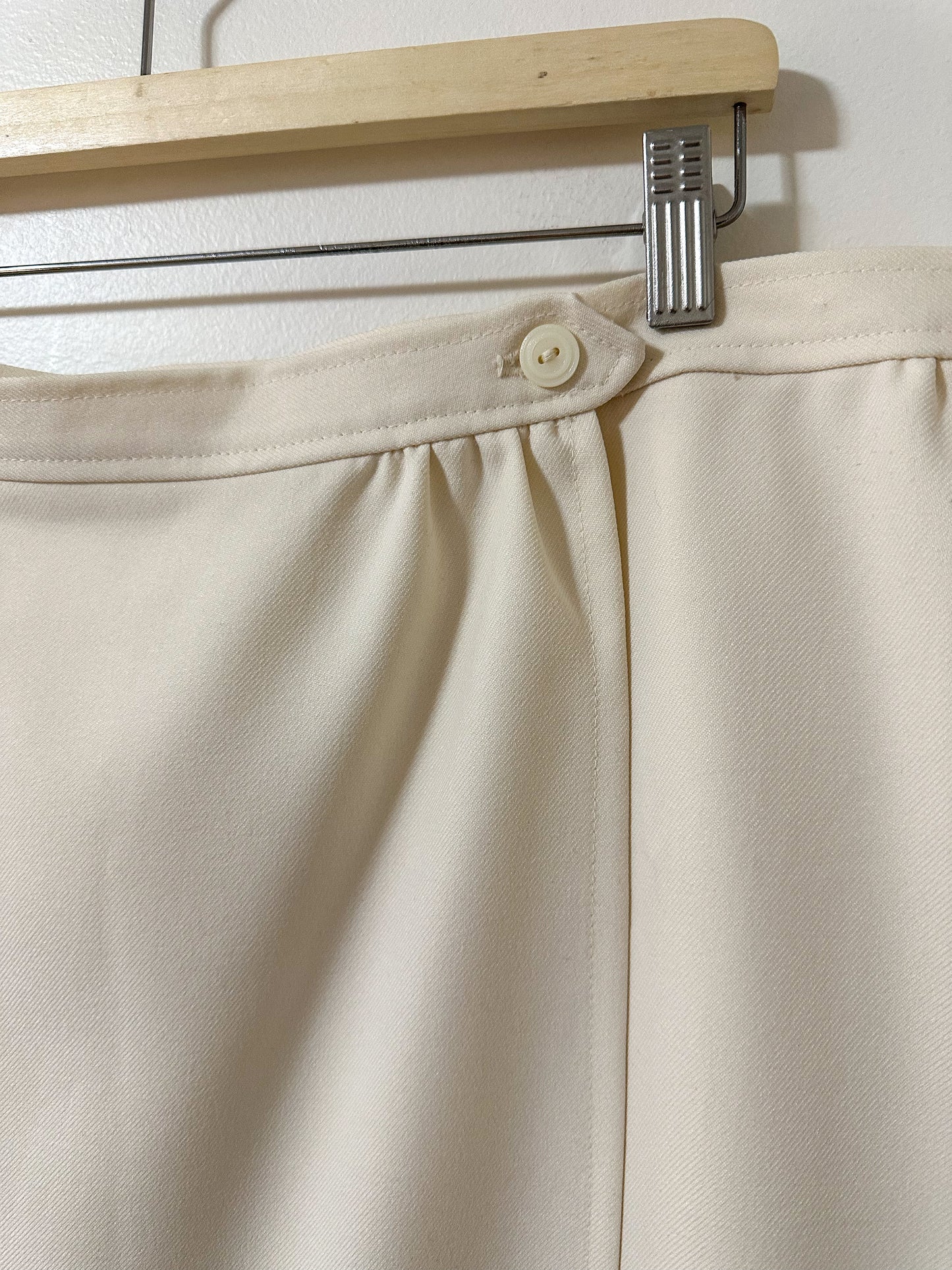 Vintage x D'Allaird's Cream Skirt (38”/XL)