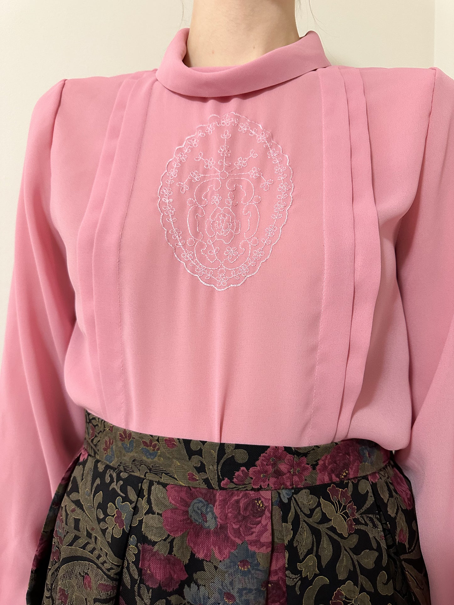 Vintage x Blush Pink Embroidered Blouse (M)