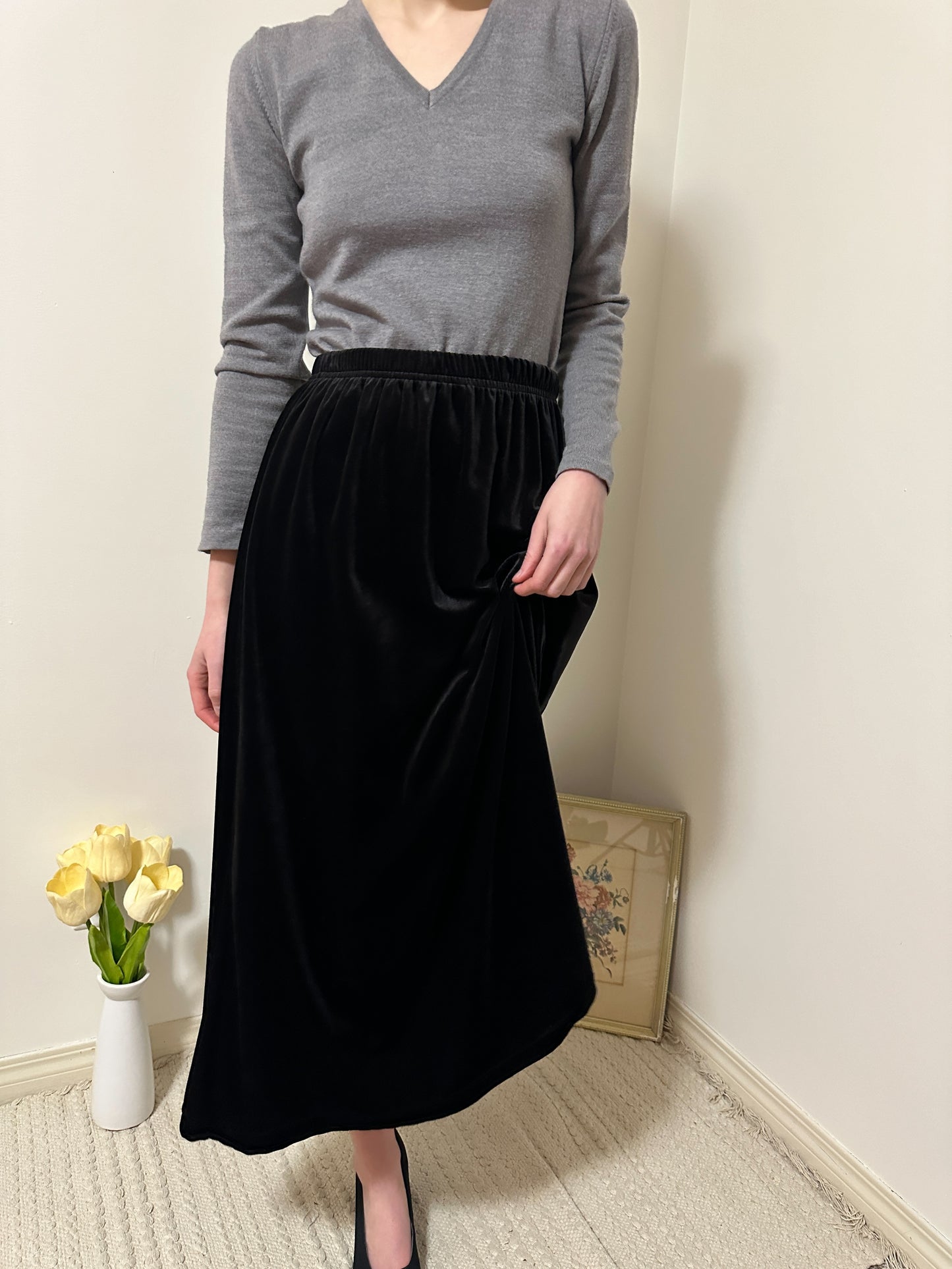 Vintage x Tradition Black Velvet Midi Skirt (S/M)