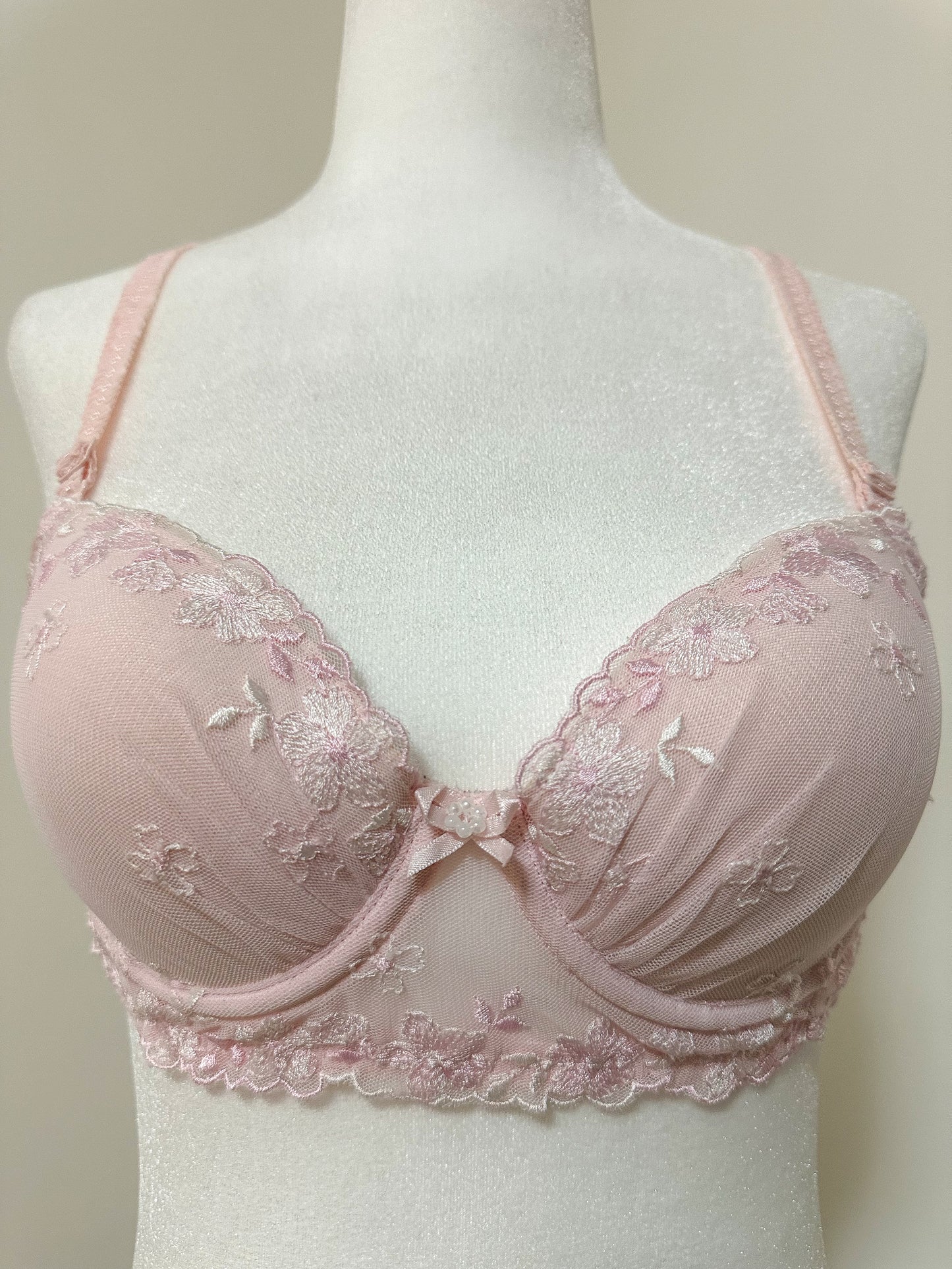 Vintage x Baby Pink Detailed Bra (36B)