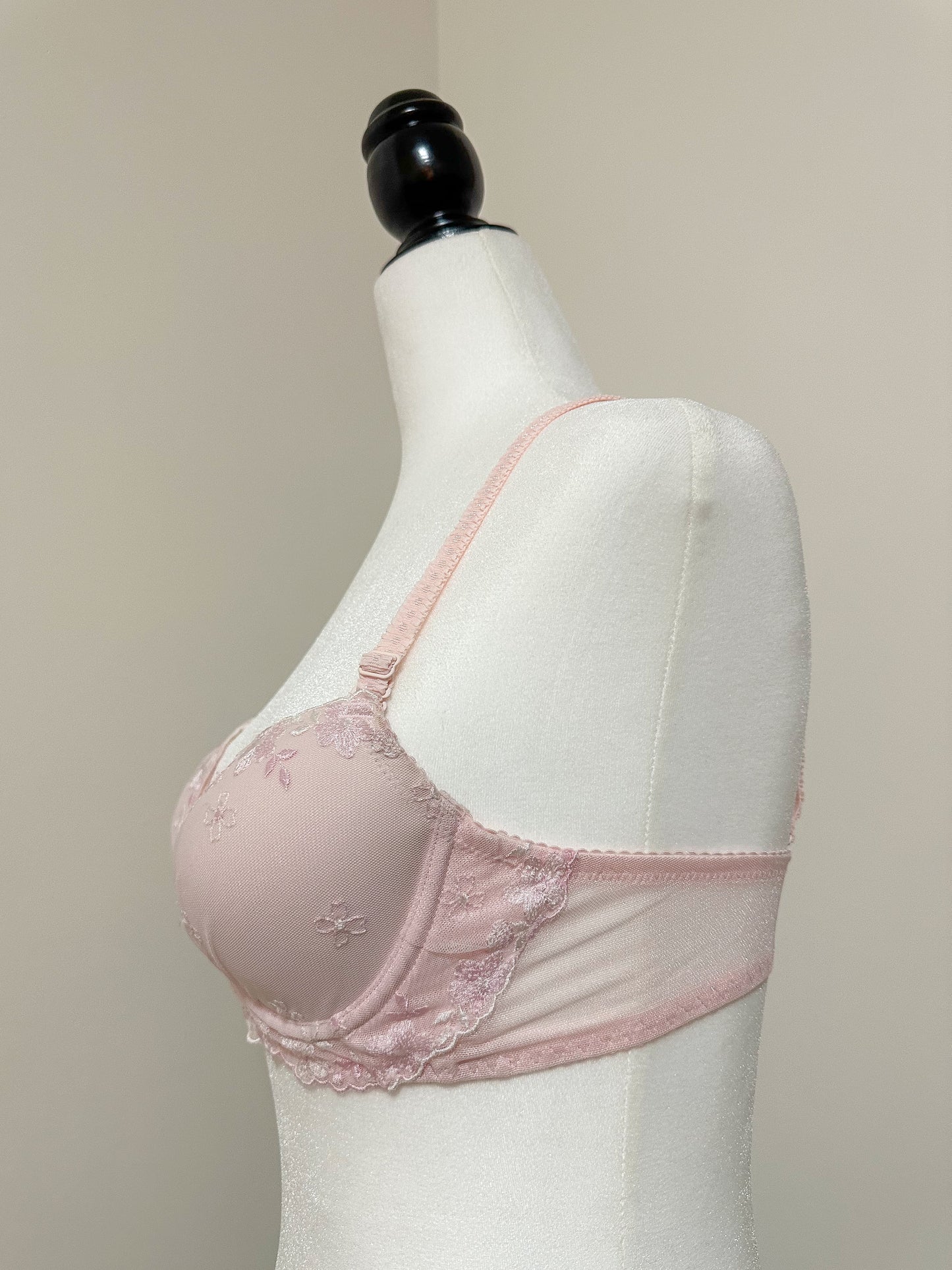 Vintage x Baby Pink Detailed Bra (36B)