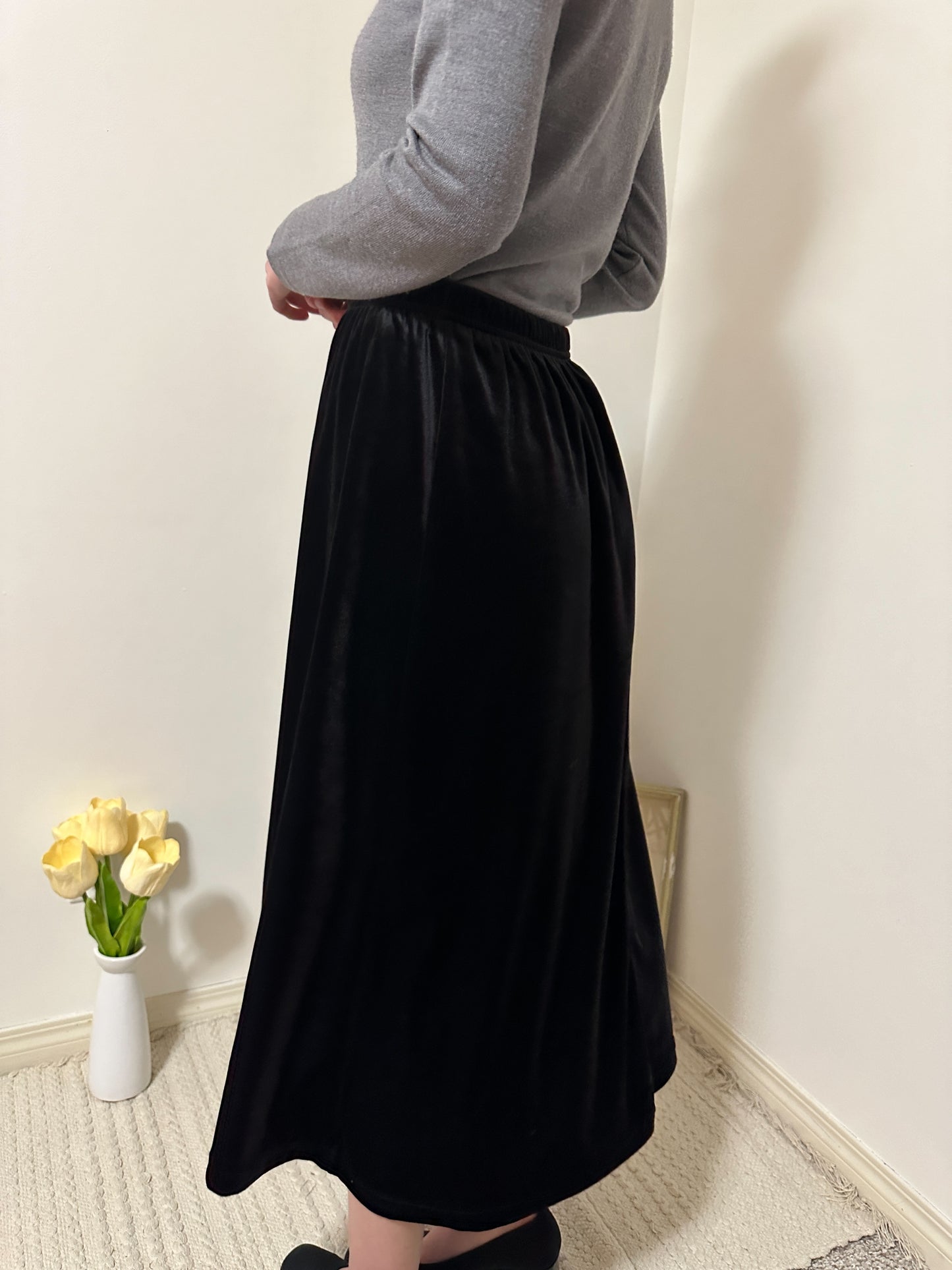 Vintage x Tradition Black Velvet Midi Skirt (S/M)