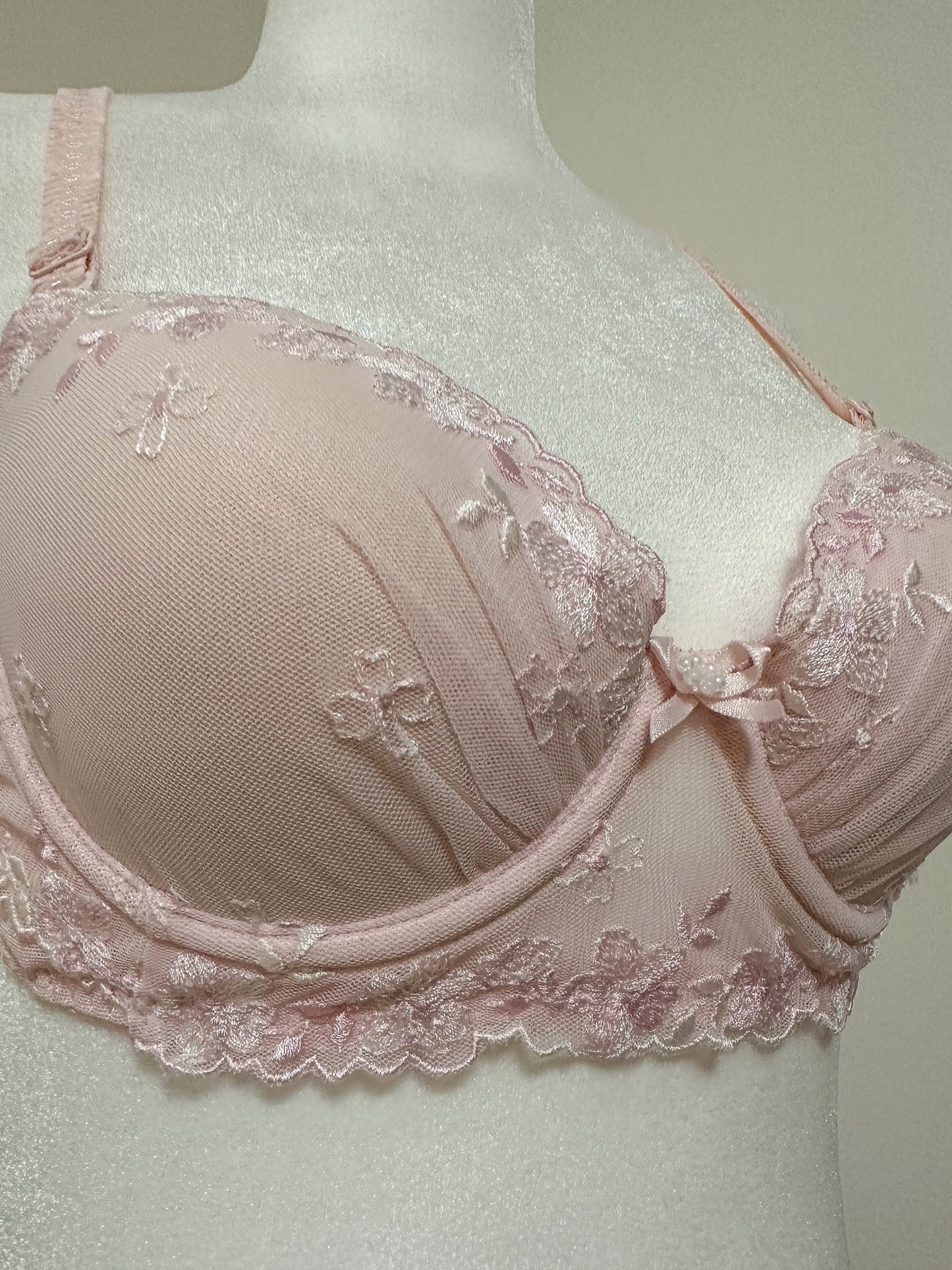 Vintage x Baby Pink Detailed Bra (36B)