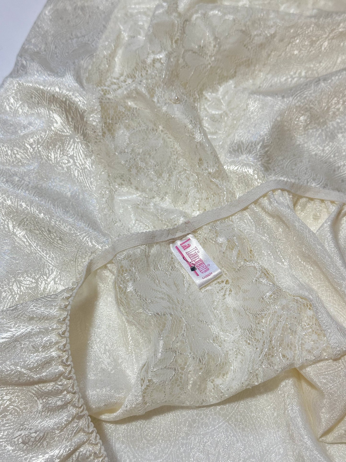 Vintage x La Lingerie White Lace Half-Slip (L)