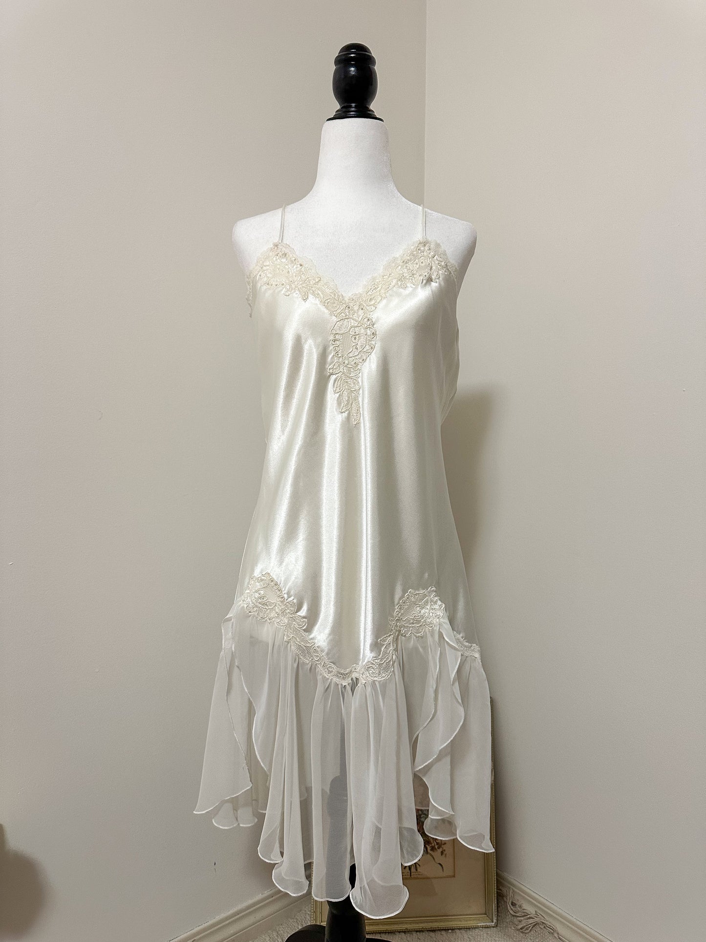 Vintage x Etienne White Lace Detailed Babydoll Dress (M)