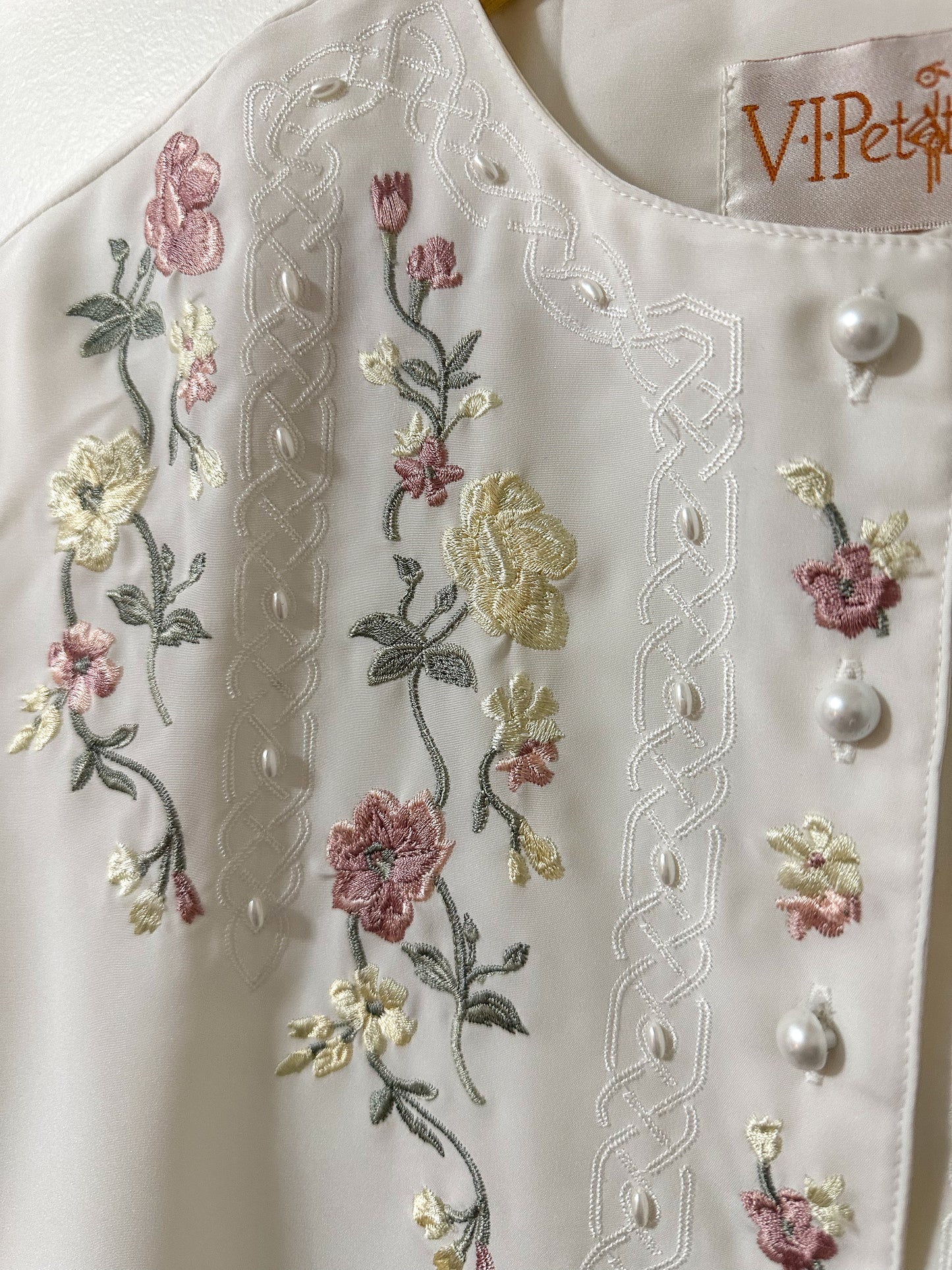 Vintage x V.I.Petites White Embroidered Blouse (L)