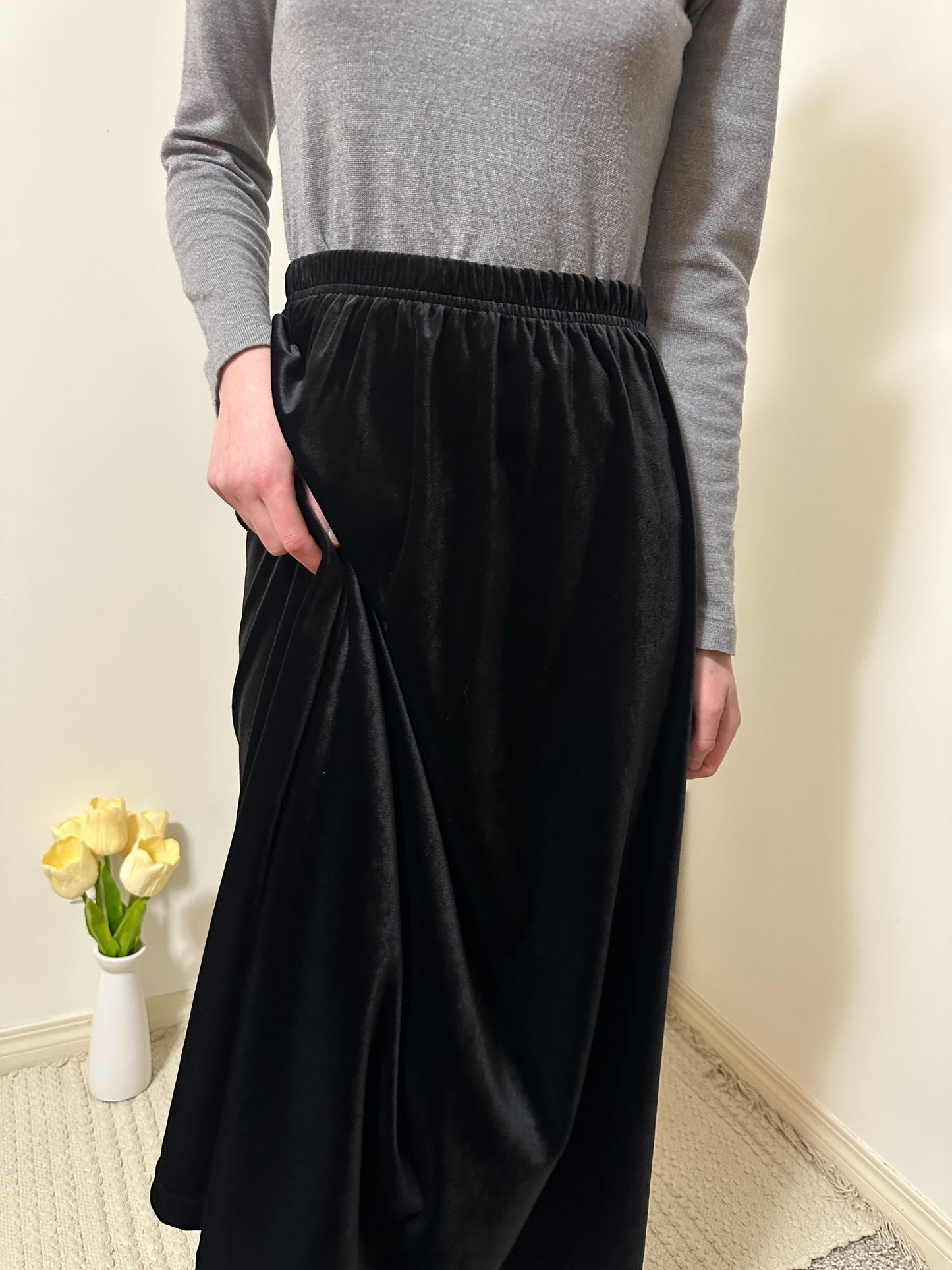 Vintage x Tradition Black Velvet Midi Skirt (S/M)