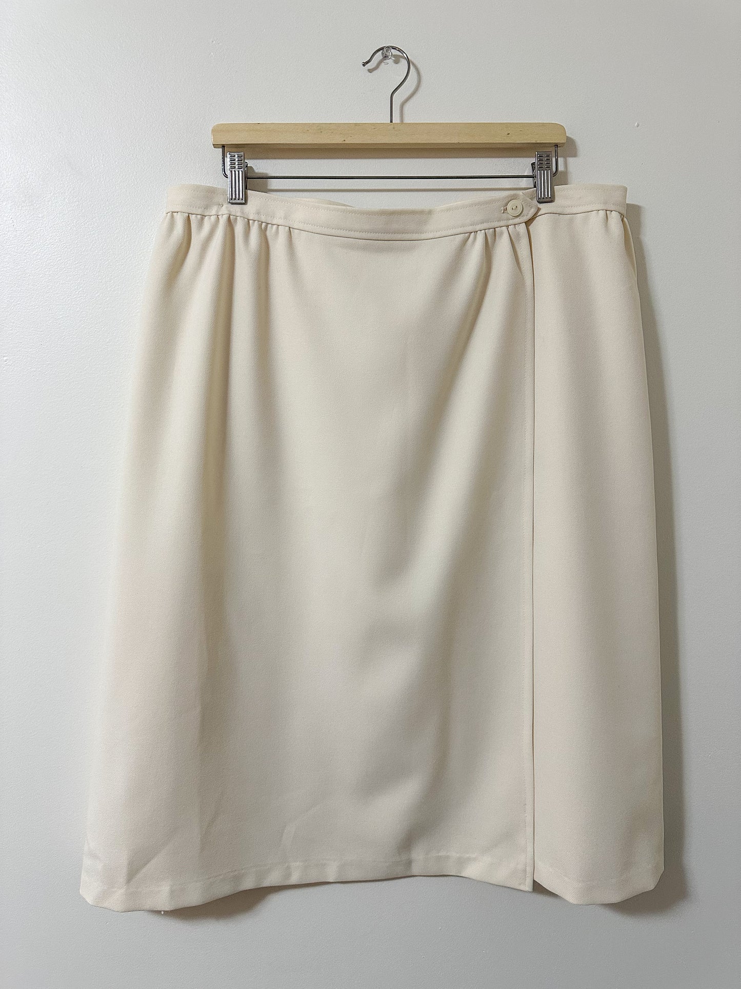 Vintage x D'Allaird's Cream Skirt (38”/XL)