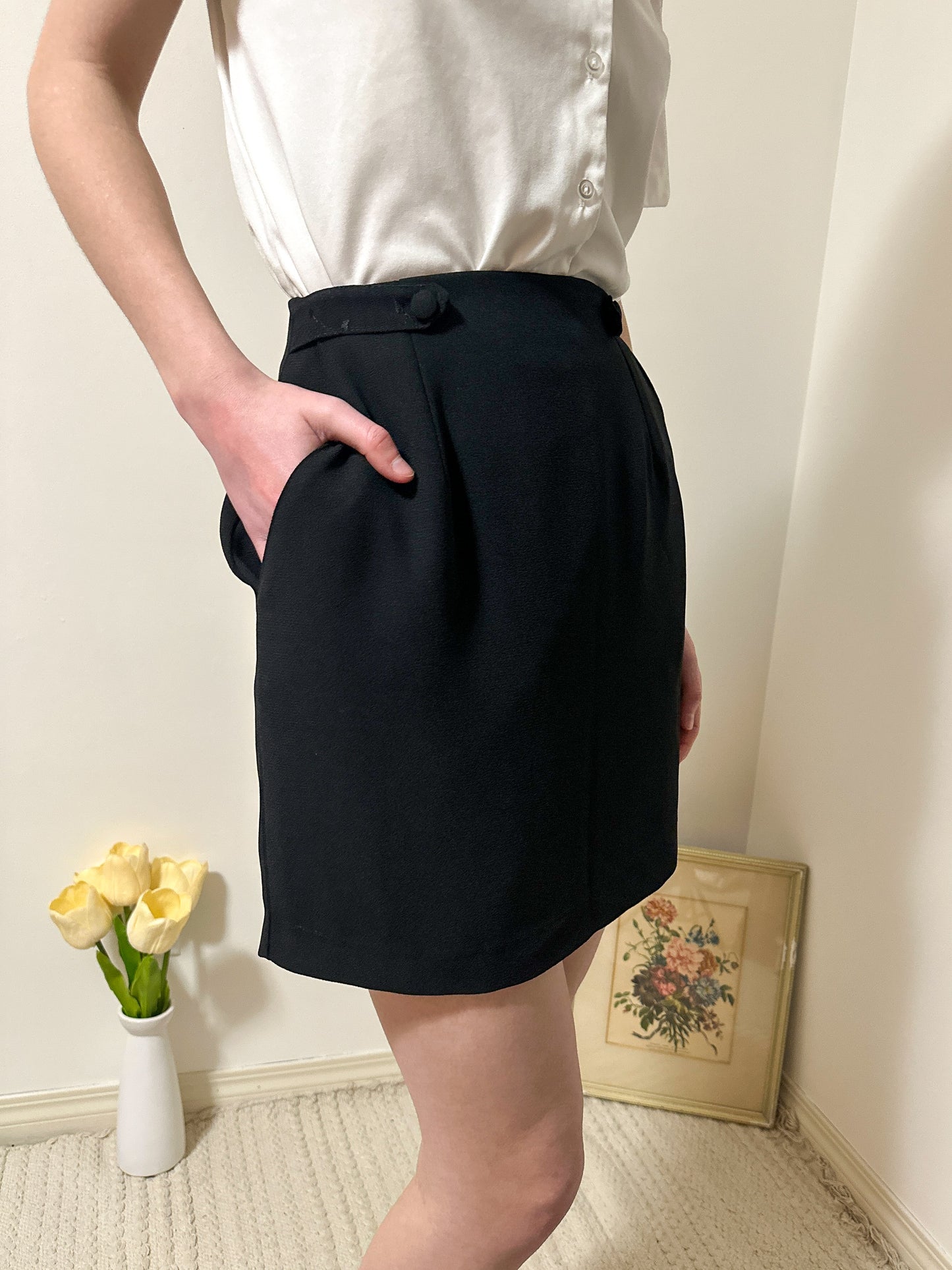 Vintage x Laura Black Mini Skirt (XS)